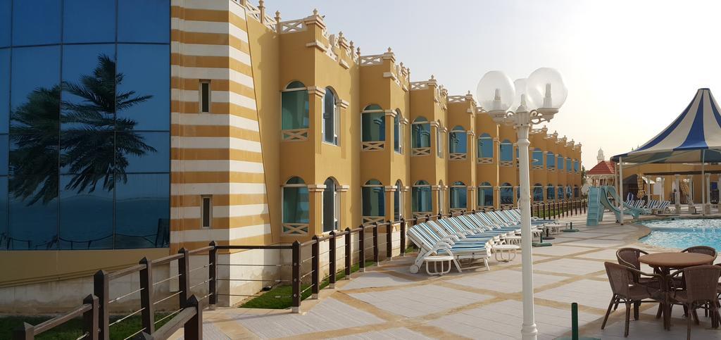 奥苏丹海滨度假酒店 阿尔科尔 外观 照片 The resort's pool area