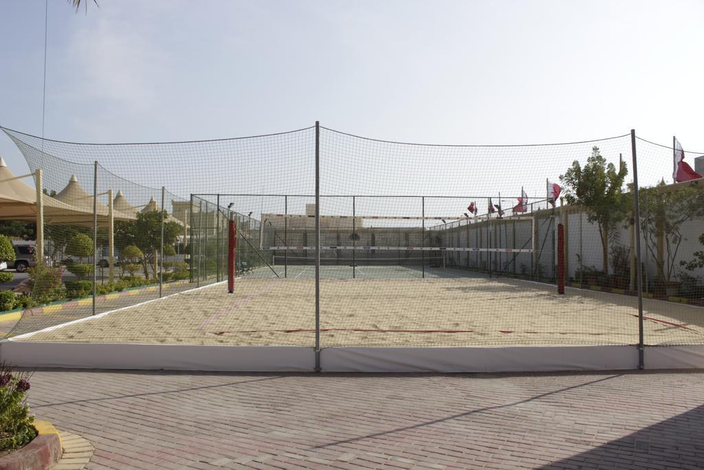 奥苏丹海滨度假酒店 阿尔科尔 外观 照片 A paddle tennis court in Spain