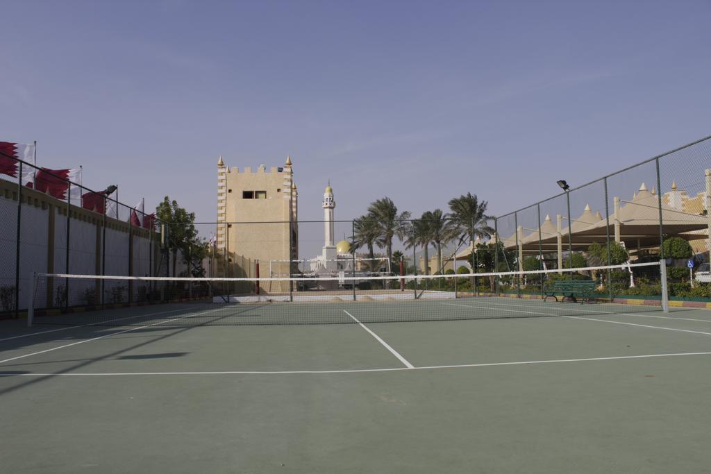 奥苏丹海滨度假酒店 阿尔科尔 外观 照片 Tennis courts at the resort