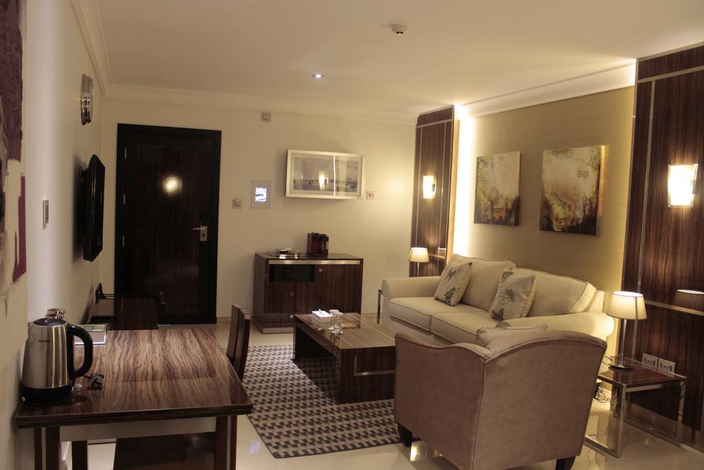 奥苏丹海滨度假酒店 阿尔科尔 外观 照片 A living room in a typical apartment