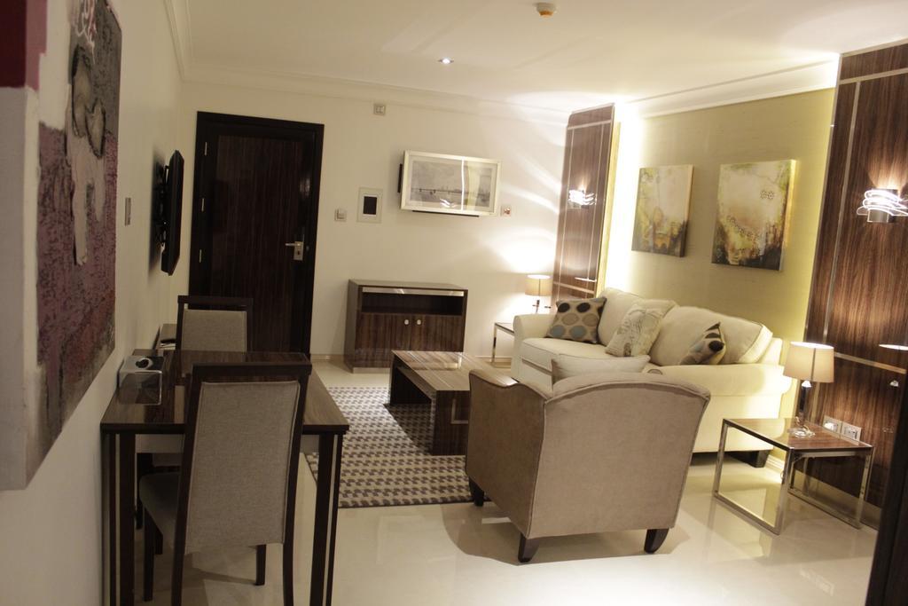 奥苏丹海滨度假酒店 阿尔科尔 外观 照片 A living room in a typical apartment