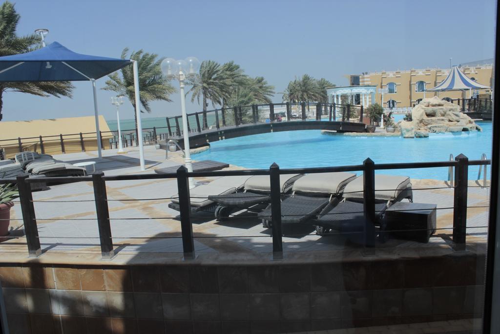 奥苏丹海滨度假酒店 阿尔科尔 外观 照片 The pool at the resort