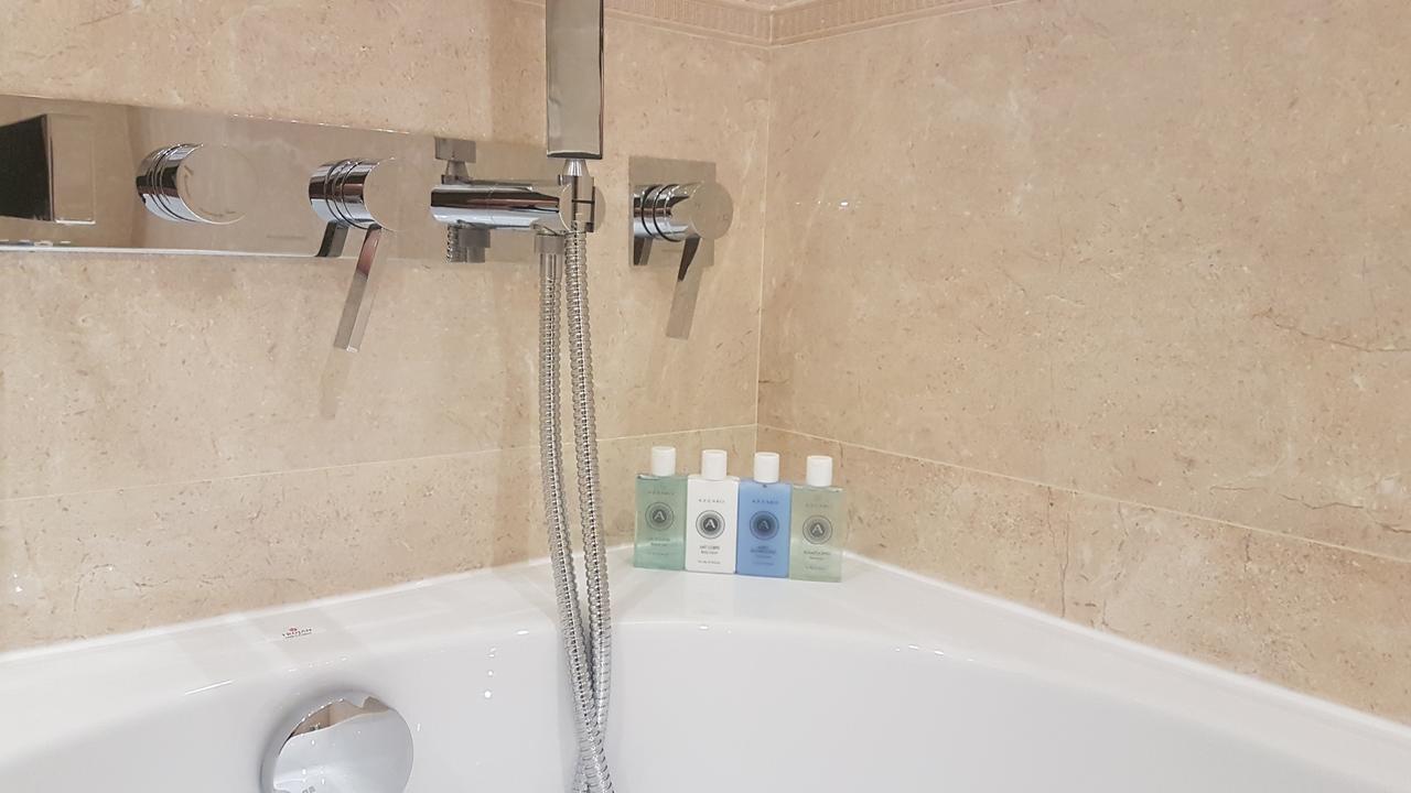 奥苏丹海滨度假酒店 阿尔科尔 外观 照片 A shower hose